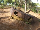 Tank russe resté au fond d'un jardin après la guerre